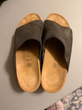 Black Suede Slide Sandals with Cushioned Footbed - Unbranded